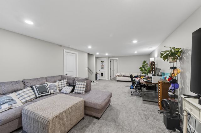 1634 S Smithmoor, Wichita, KS 67207