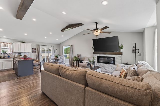1634 S Smithmoor, Wichita, KS 67207