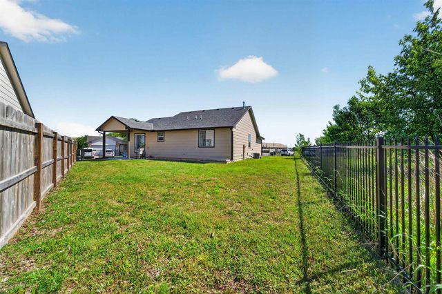 1634 S Smithmoor, Wichita, KS 67207