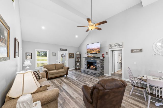 522 Springwater Dr, Summertown, TN 38483