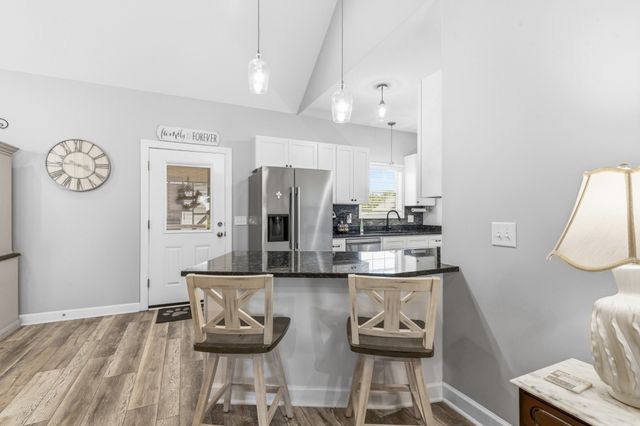 522 Springwater Dr, Summertown, TN 38483