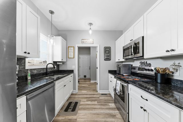 522 Springwater Dr, Summertown, TN 38483