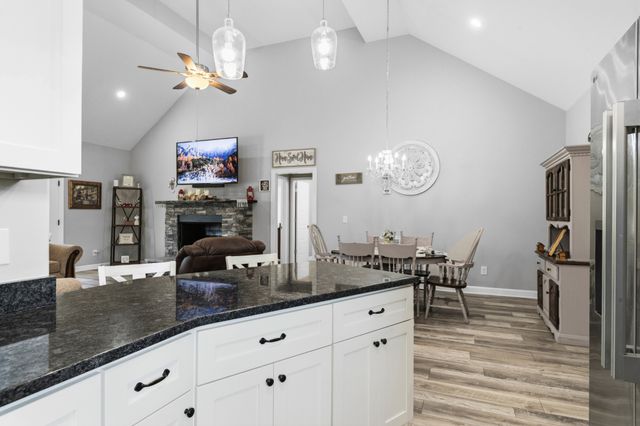 522 Springwater Dr, Summertown, TN 38483