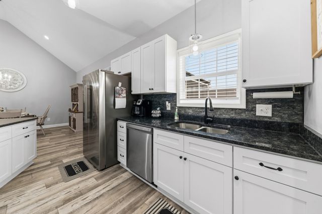 522 Springwater Dr, Summertown, TN 38483