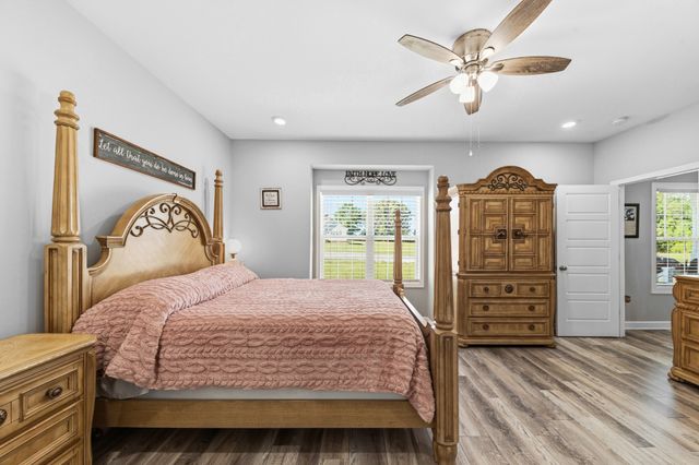 522 Springwater Dr, Summertown, TN 38483