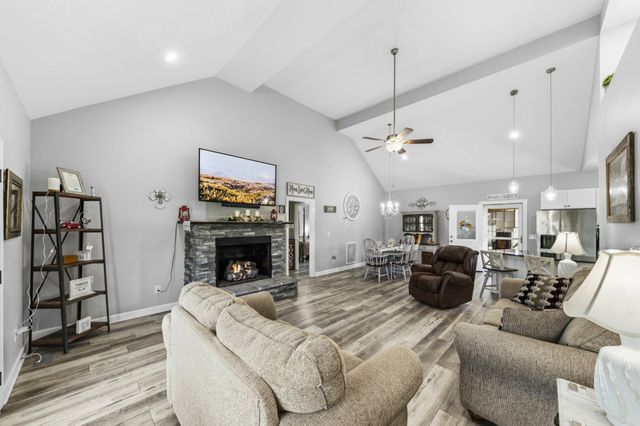 522 Springwater Dr, Summertown, TN 38483