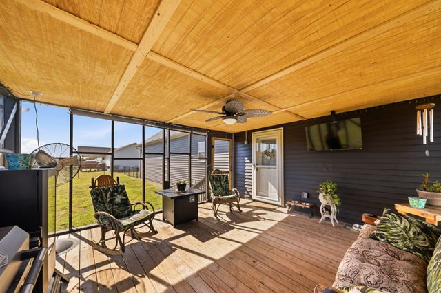 522 Springwater Dr, Summertown, TN 38483