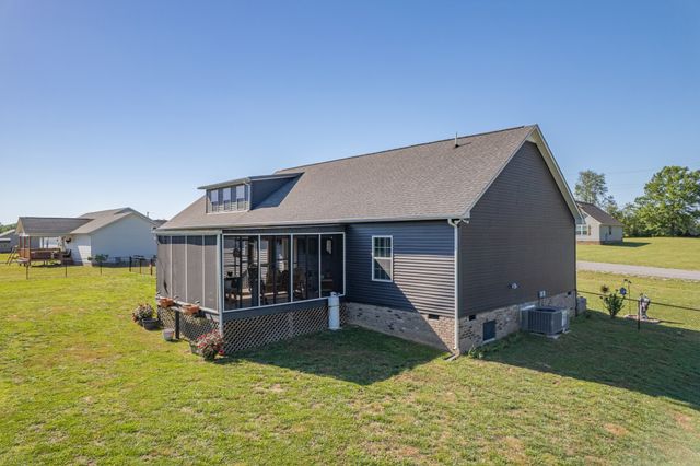 522 Springwater Dr, Summertown, TN 38483