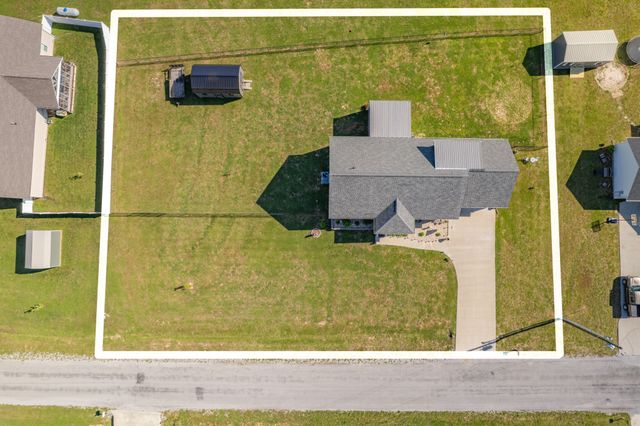 522 Springwater Dr, Summertown, TN 38483
