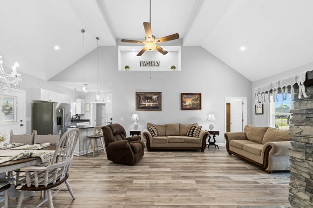 522 Springwater Dr, Summertown, TN 38483