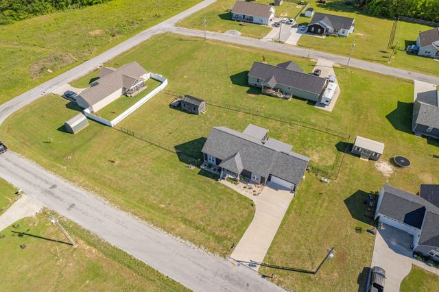 522 Springwater Dr, Summertown, TN 38483