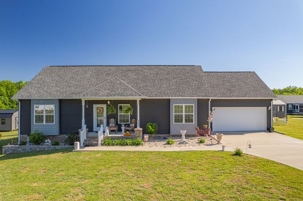 522 Springwater Dr, Summertown, TN 38483