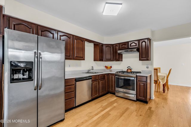 9 Beacon Court 81, Holmdel, NJ 07733