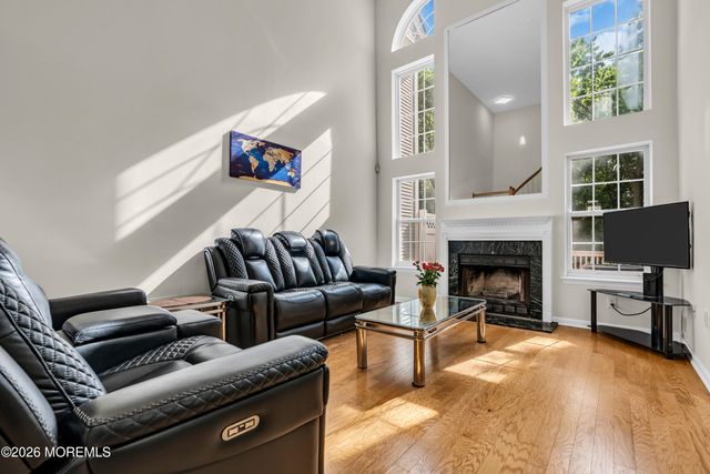 9 Beacon Court 81, Holmdel, NJ 07733