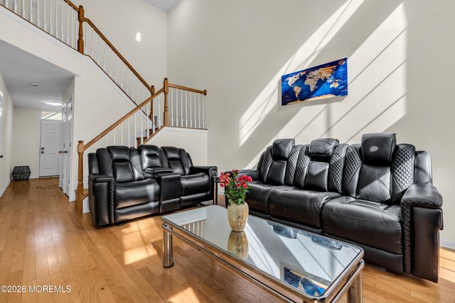 9 Beacon Court 81, Holmdel, NJ 07733