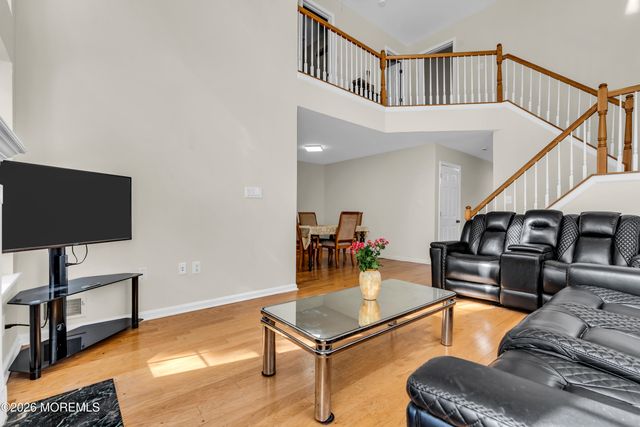 9 Beacon Court 81, Holmdel, NJ 07733