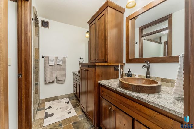 3409 S Jesse James Cir Circle, Sioux Falls, SD 57103