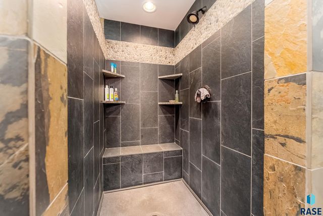 3409 S Jesse James Cir Circle, Sioux Falls, SD 57103