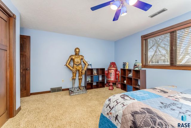 3409 S Jesse James Cir Circle, Sioux Falls, SD 57103