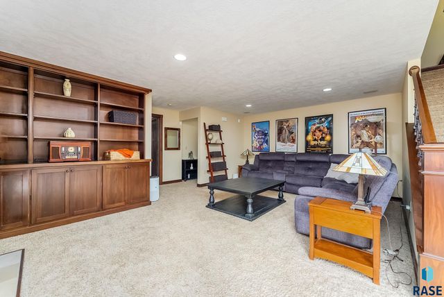 3409 S Jesse James Cir Circle, Sioux Falls, SD 57103