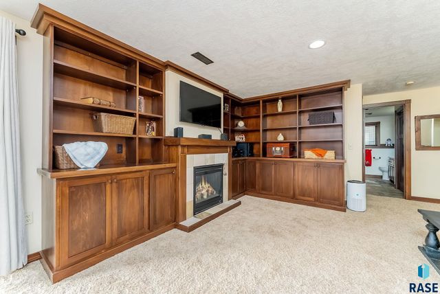 3409 S Jesse James Cir Circle, Sioux Falls, SD 57103