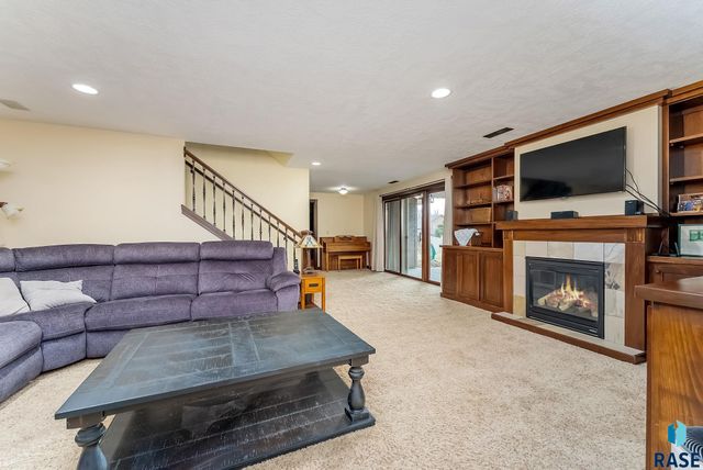 3409 S Jesse James Cir Circle, Sioux Falls, SD 57103