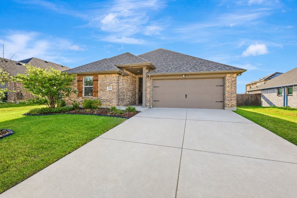 3020 Cliffview Drive, Sanger, TX 76266