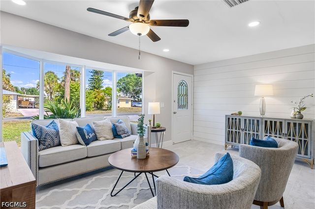 1003 April LN, North Fort Myers, FL 33903