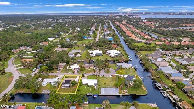 1003 April LN, North Fort Myers, FL 33903