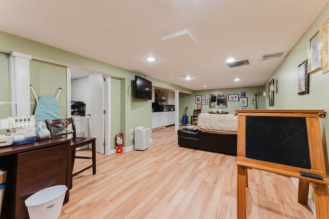 3 Canterberry St, New Bedford, MA 02746