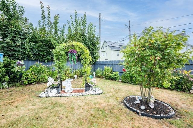 3 Canterberry St, New Bedford, MA 02746