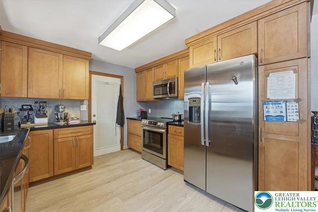 1390 Oakwood Drive, Hanover Twp, PA 18017