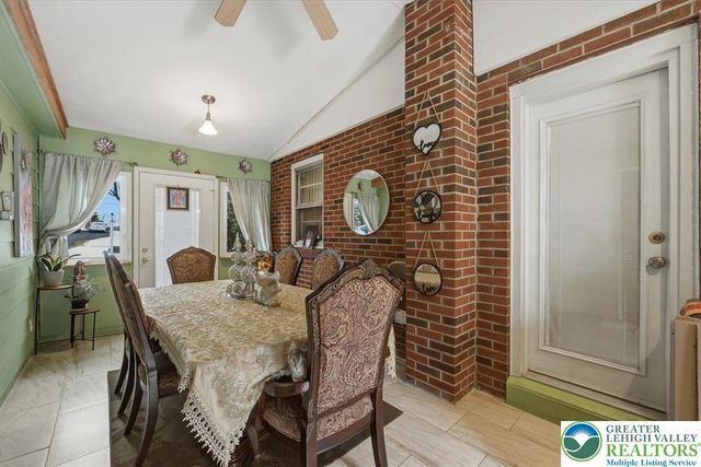 1390 Oakwood Drive, Hanover Twp, PA 18017