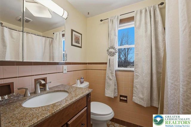 1390 Oakwood Drive, Hanover Twp, PA 18017