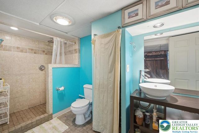 1390 Oakwood Drive, Hanover Twp, PA 18017