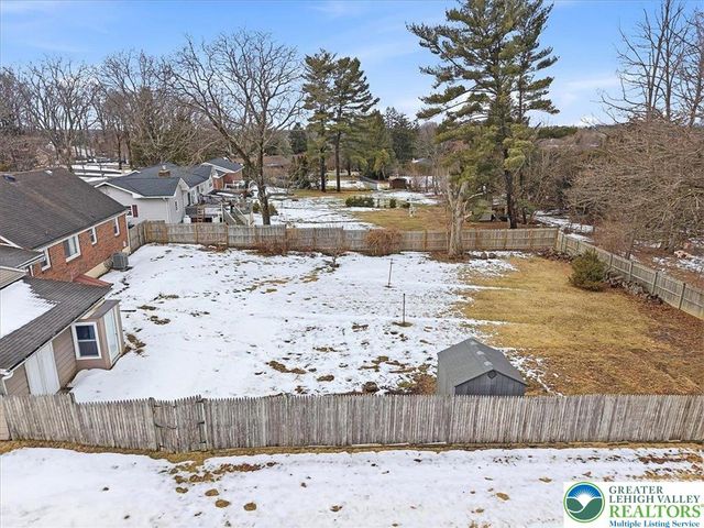 1390 Oakwood Drive, Hanover Twp, PA 18017