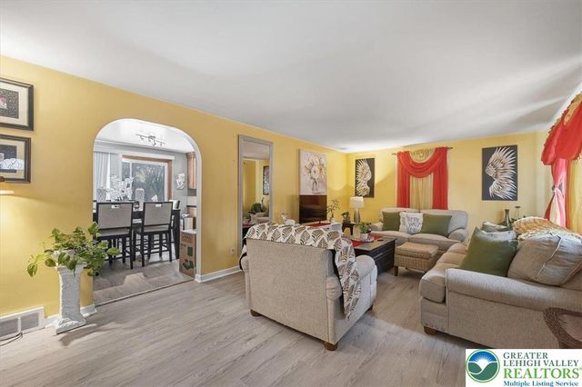 1390 Oakwood Drive, Hanover Twp, PA 18017