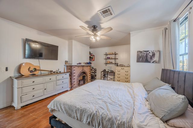 207 E Wilson Avenue, Whitney, TX 76692