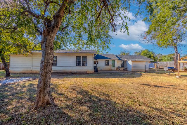 207 E Wilson Avenue, Whitney, TX 76692