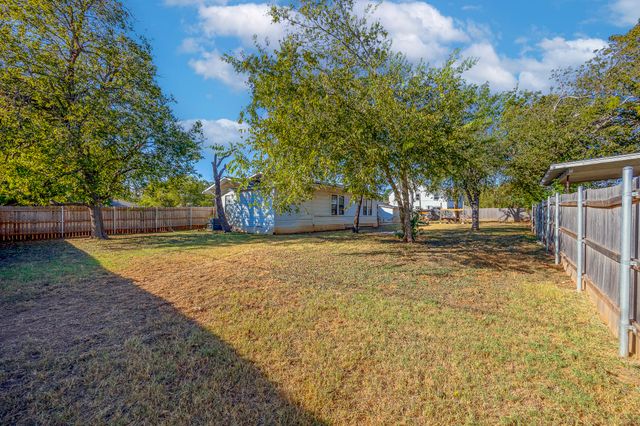 207 E Wilson Avenue, Whitney, TX 76692