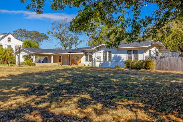 207 E Wilson Avenue, Whitney, TX 76692