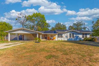 207 E Wilson Avenue, Whitney, TX 76692