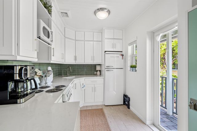 1025 CASUARINA Road 7, Delray Beach, FL 33483