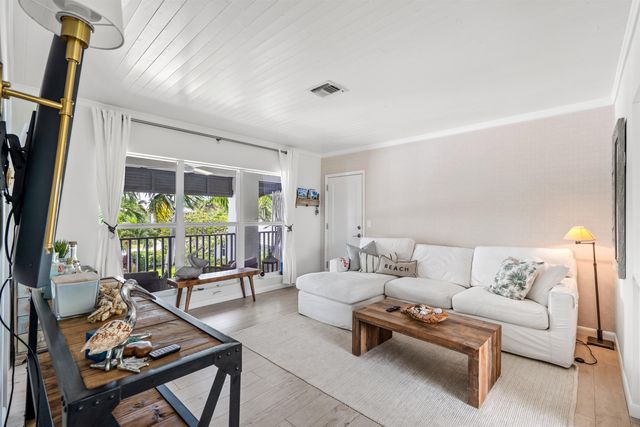 1025 CASUARINA Road 7, Delray Beach, FL 33483
