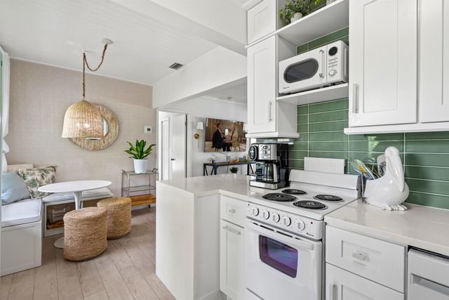 1025 CASUARINA Road 7, Delray Beach, FL 33483