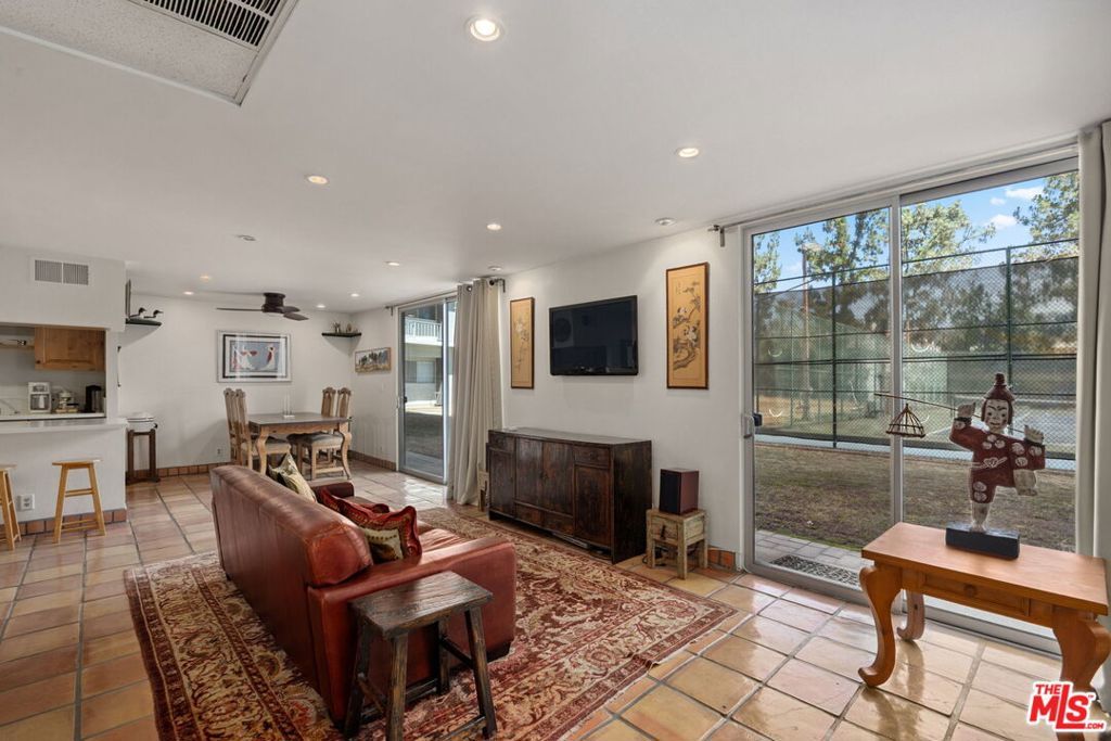 Image 1 of property listing at 100 S Doheny Drive 214, Los Angeles, CA 90048
