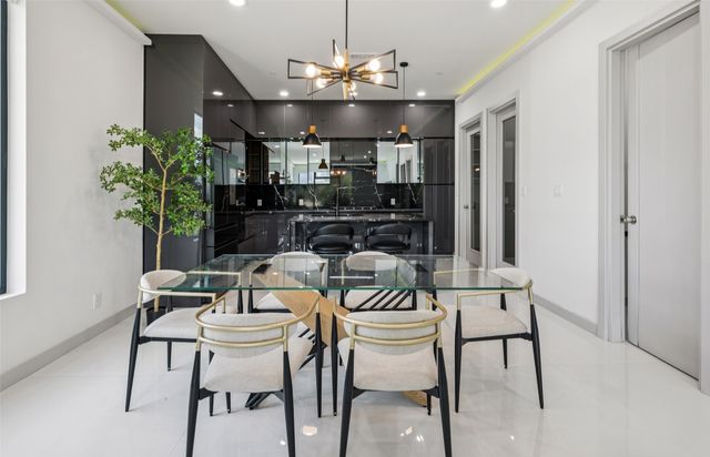 1880 Beaumont Street, Dallas, TX 75215