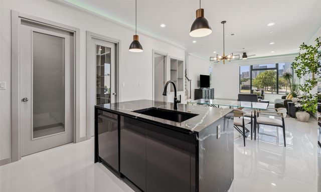 1880 Beaumont Street, Dallas, TX 75215