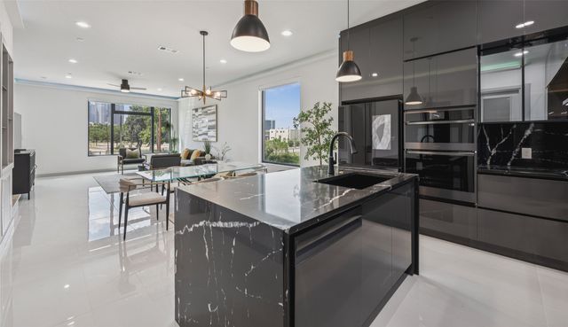 1880 Beaumont Street, Dallas, TX 75215