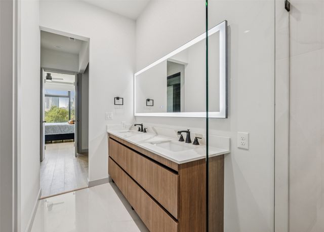 1880 Beaumont Street, Dallas, TX 75215